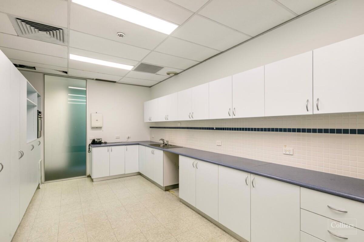 Fully fitted office with views! - #8