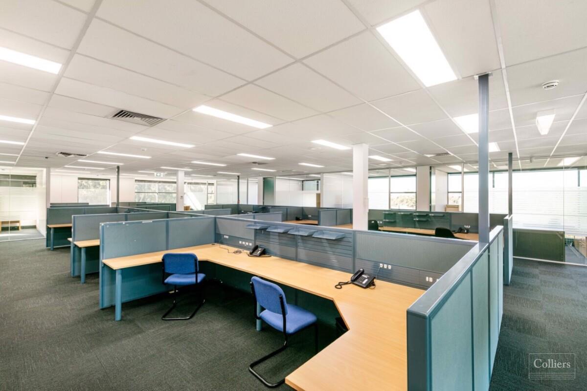 Fully fitted office with views! - #4