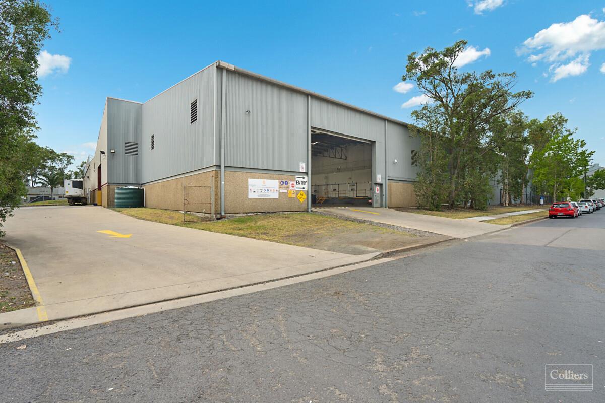 Impressive logistics facility close to the M1 Pacific Motorway - #4