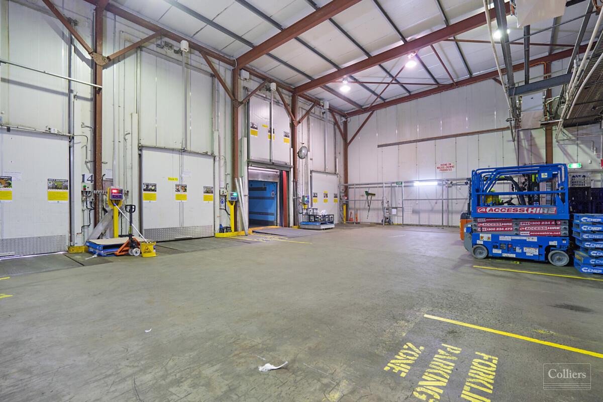 Impressive logistics facility close to the M1 Pacific Motorway - #6