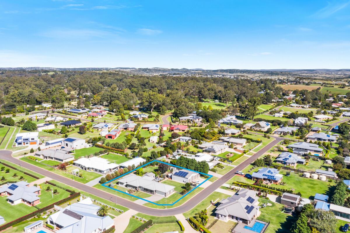 EXQUISITE PROPERTY IN HIGHFIELDS ON 2260M2 - #23