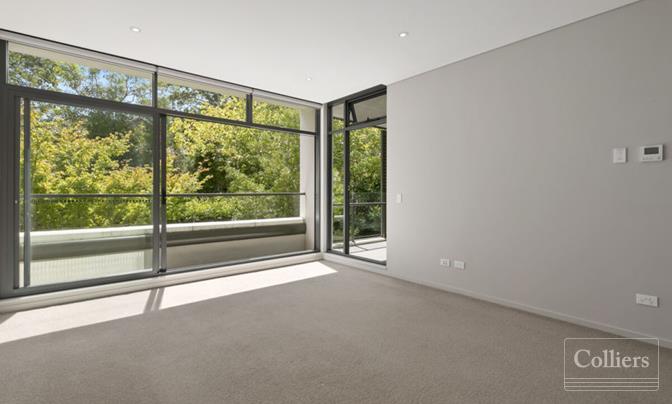 Northerly Light And Superb Privacy In A Prestigious Complex - #1