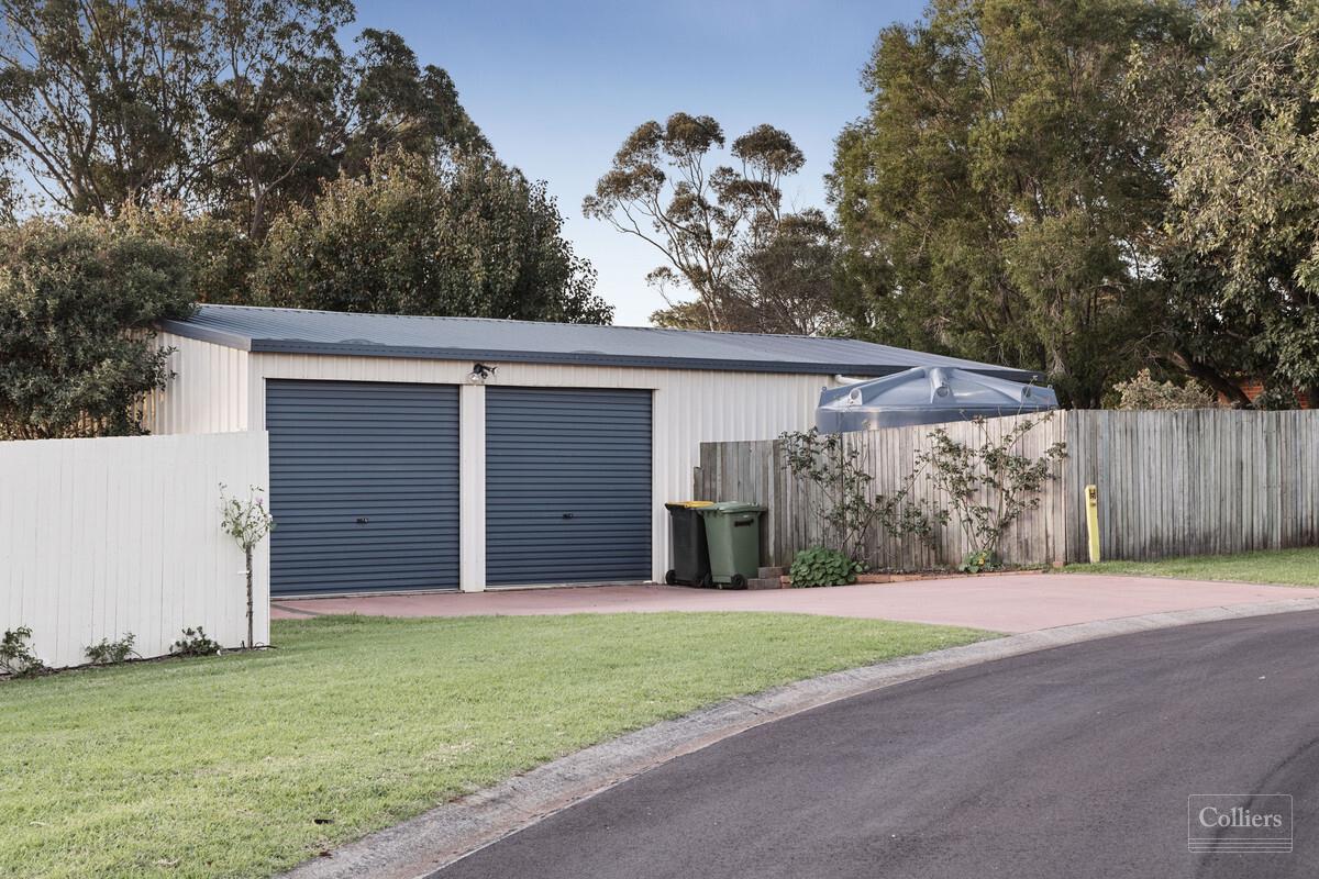 Refined Family Home... 4 Bay shed... 2498m2 - #2