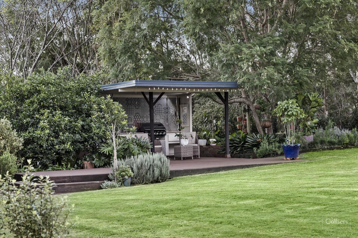 Refined Family Home... 4 Bay shed... 2498m2 - #15