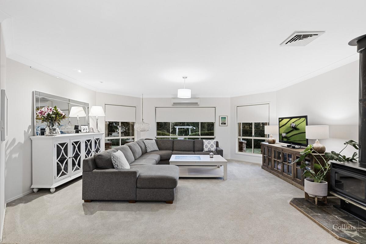 Refined Family Home... 4 Bay shed... 2498m2 - #3