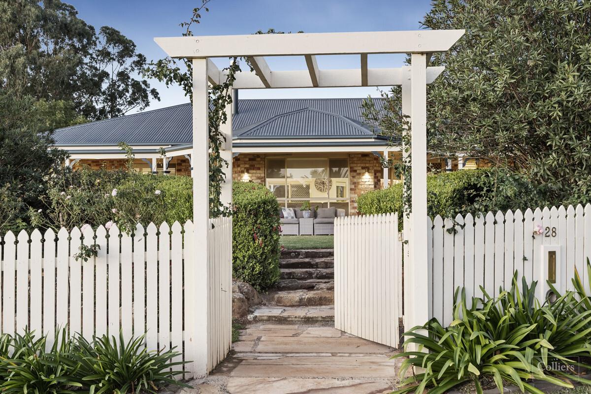 Refined Family Home... 4 Bay shed... 2498m2 - #16