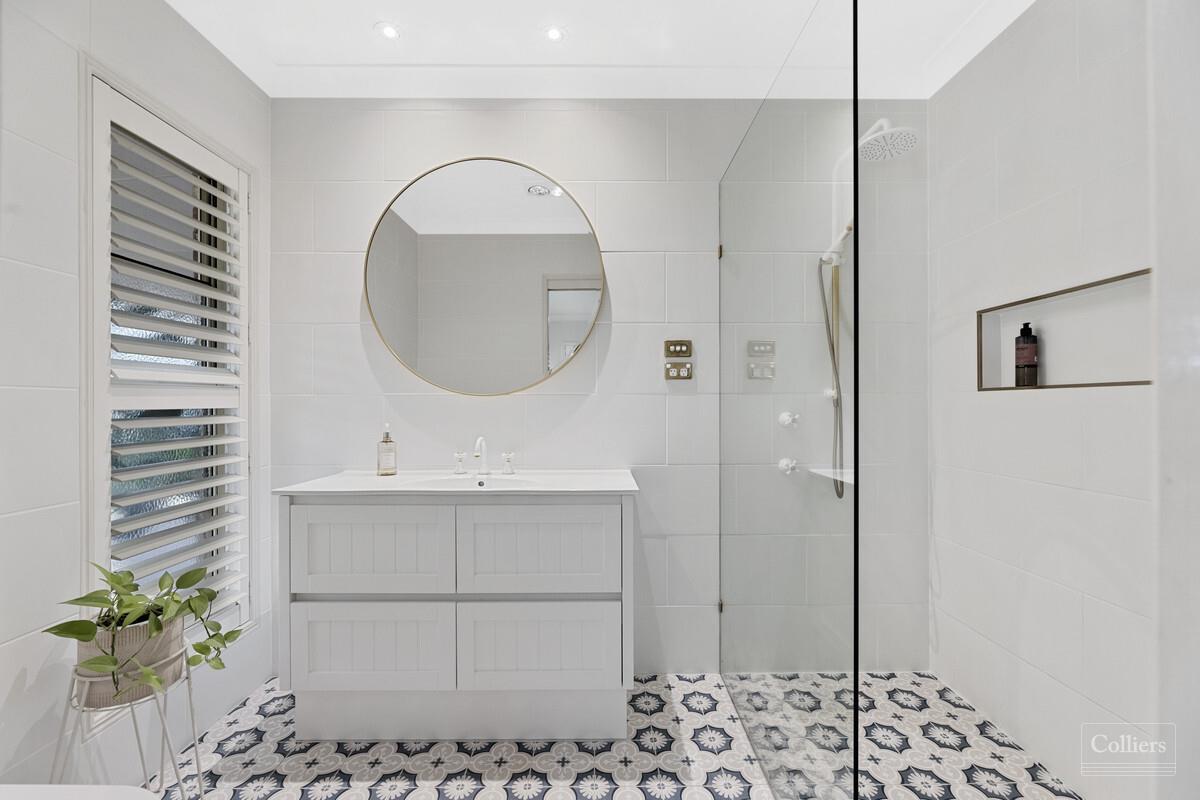 Refined Family Home... 4 Bay shed... 2498m2 - #8