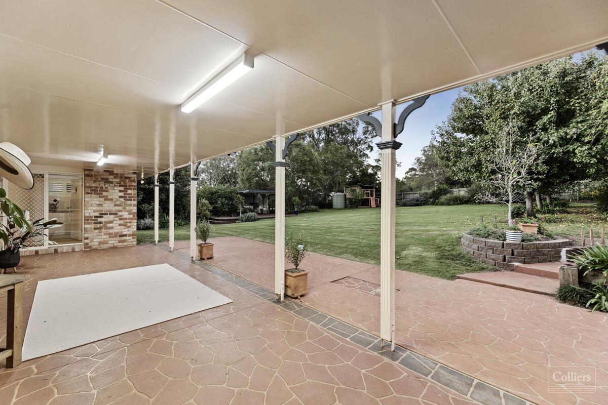 Refined Family Home... 4 Bay shed... 2498m2 - #13