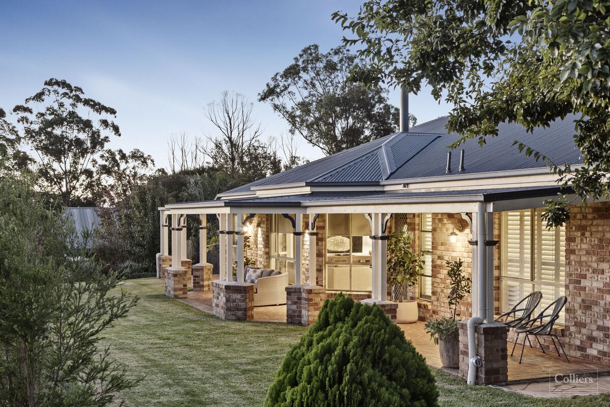 Refined Family Home... 4 Bay shed... 2498m2 - #1