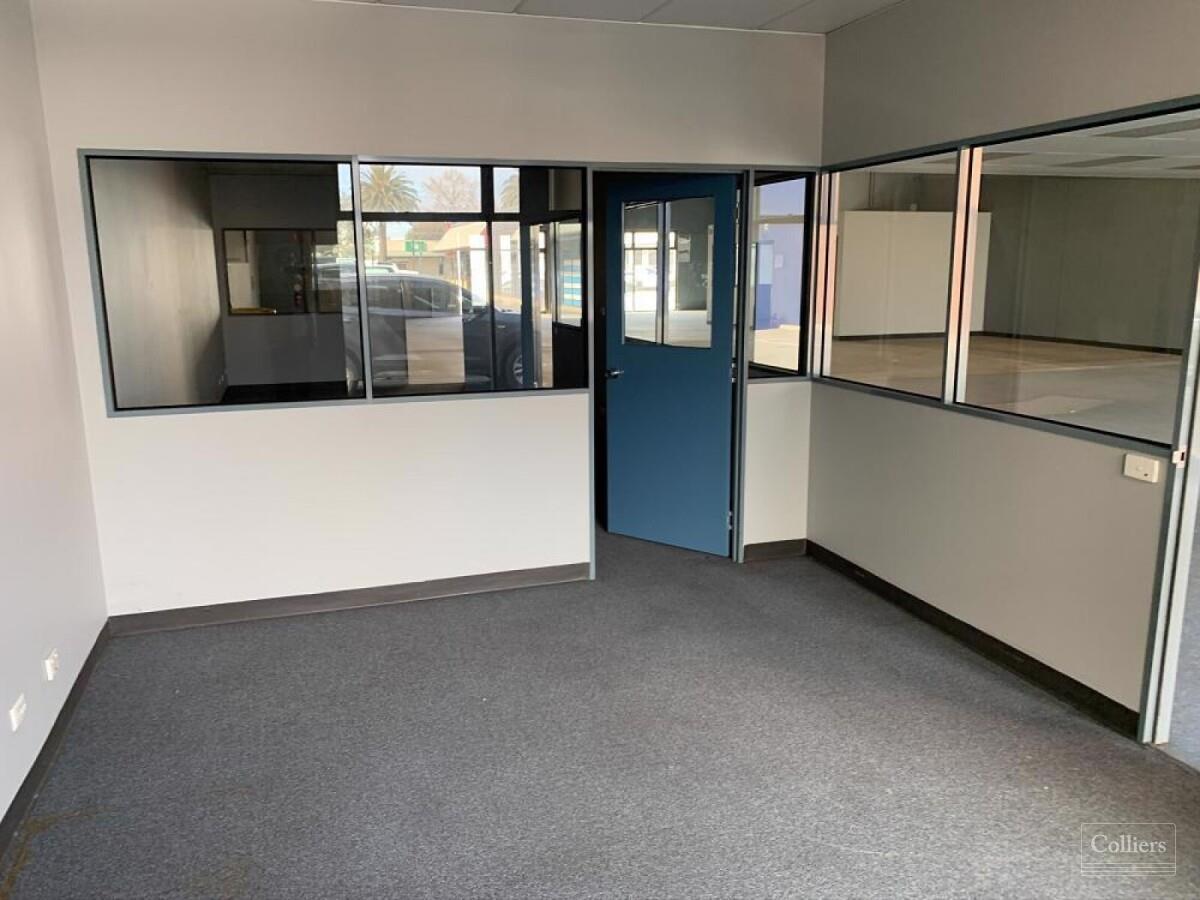 Modern Showroom/Warehouse in Prime Location - #6