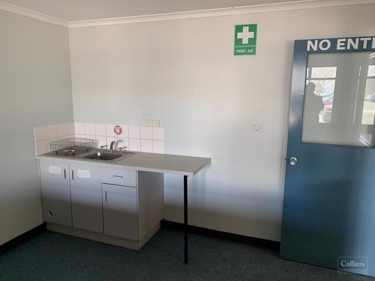 Modern Showroom/Warehouse in Prime Location - #8