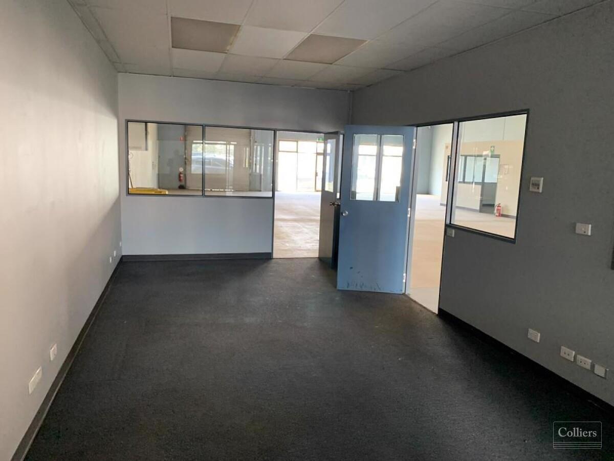 Modern Showroom/Warehouse in Prime Location - #7