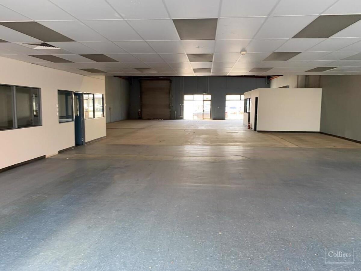 Modern Showroom/Warehouse in Prime Location - #5