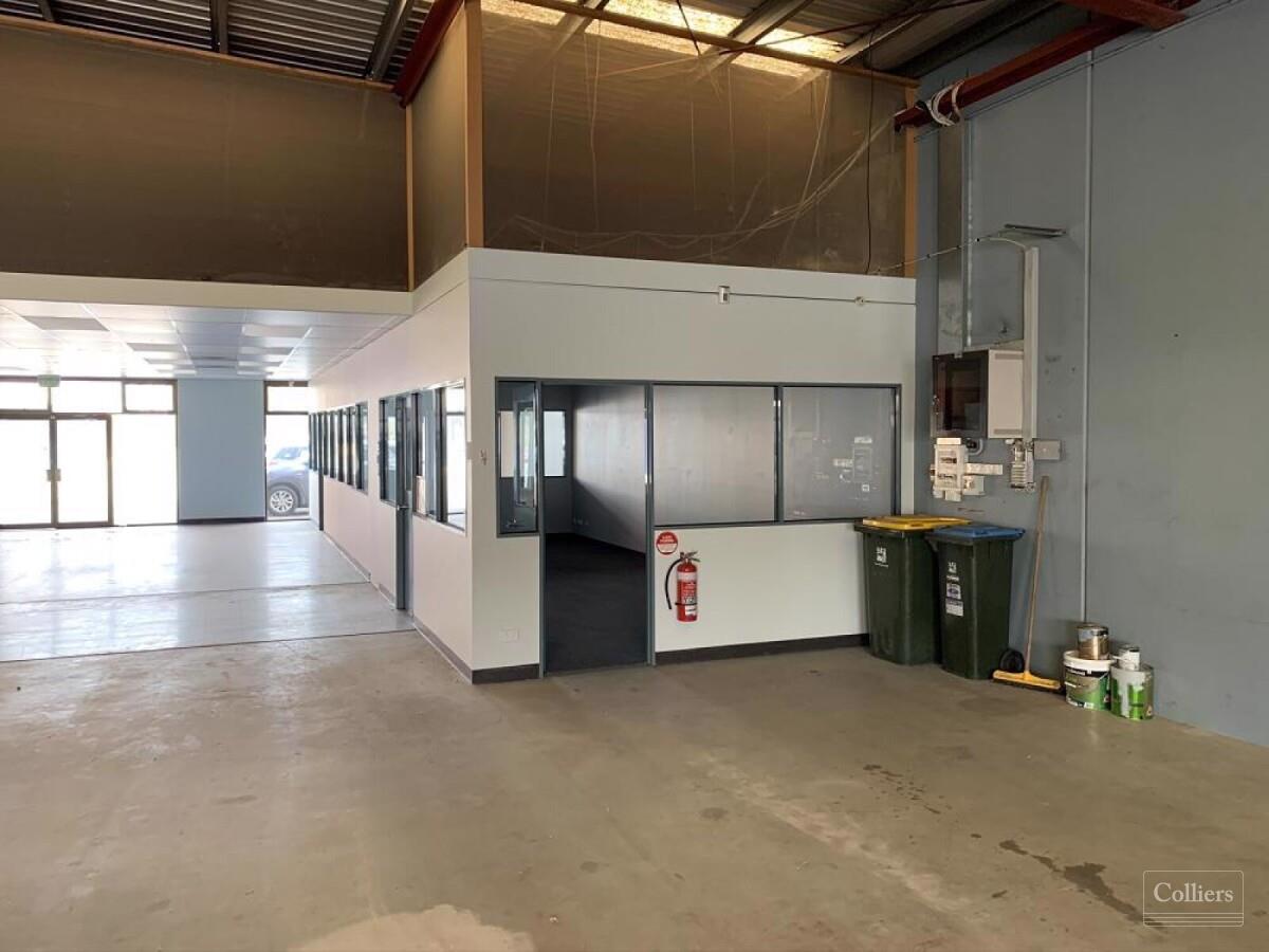 Modern Showroom/Warehouse in Prime Location - #2