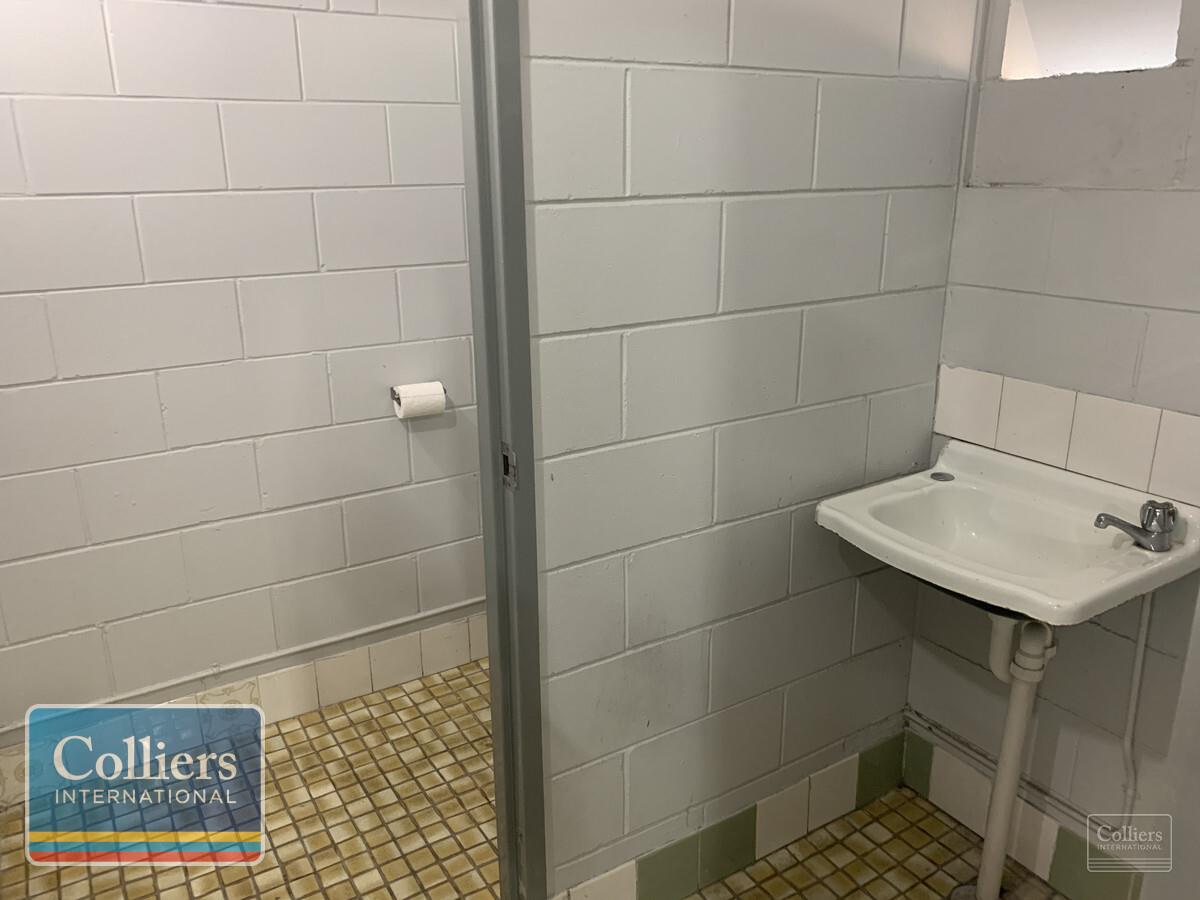 Quality Office/Warehouse Unit In Central Established Complex - #5