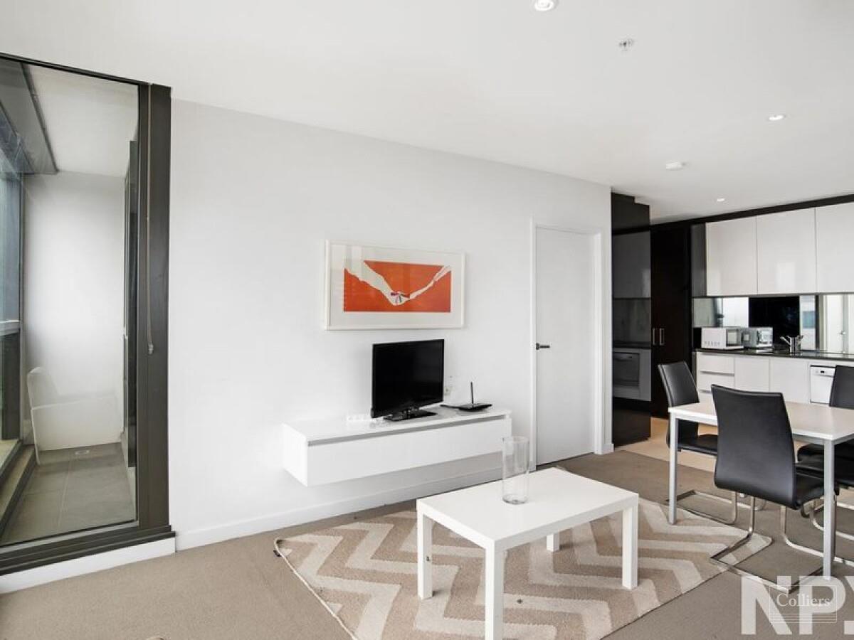 EXCELENT CORNER APARTMENT SOLD! UNDER CONTRACT - #2