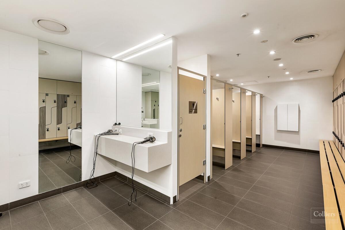 Penthouse floors with outstanding natural light and views - #16