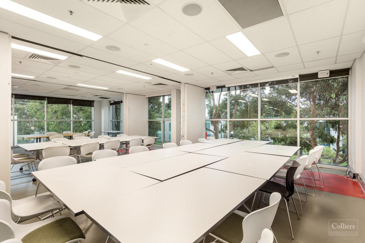 Virtual Tour Available - Recently Refurbished Whole Floor - #7