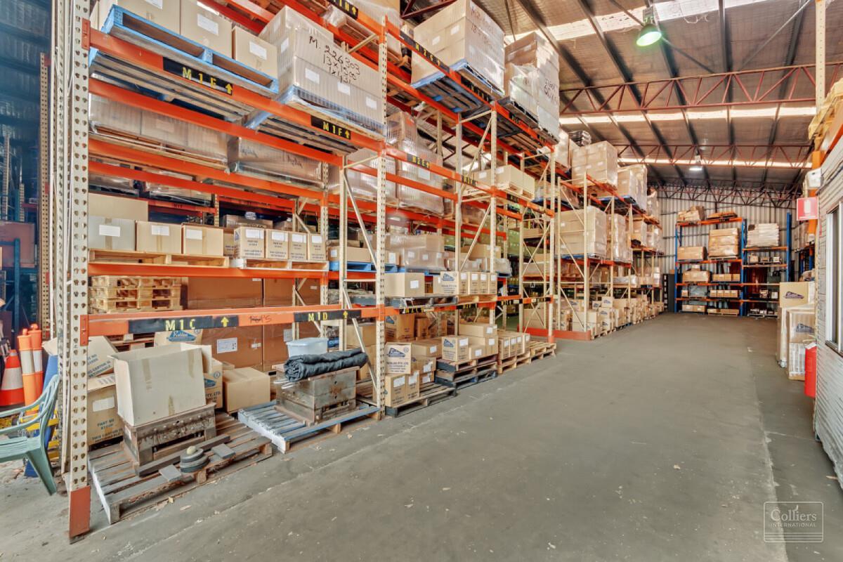589m² High Clearance Warehouse with Container Loading Area - #2