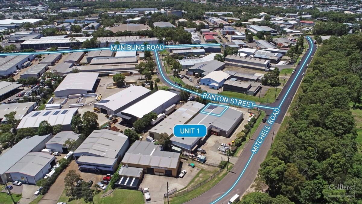 Well-appointed offices with warehouse storage - #3