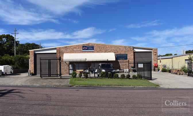 Well-appointed offices with warehouse storage - #1