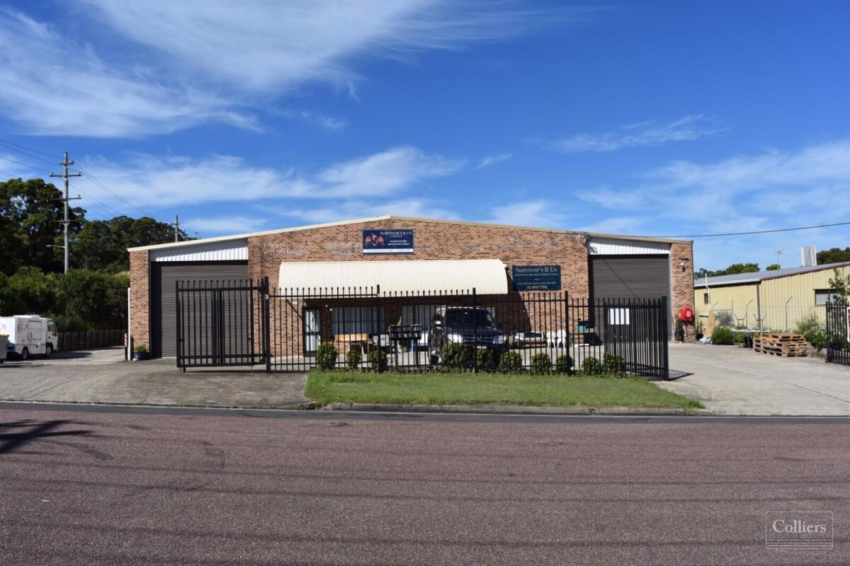 Well-appointed offices with warehouse storage - #1