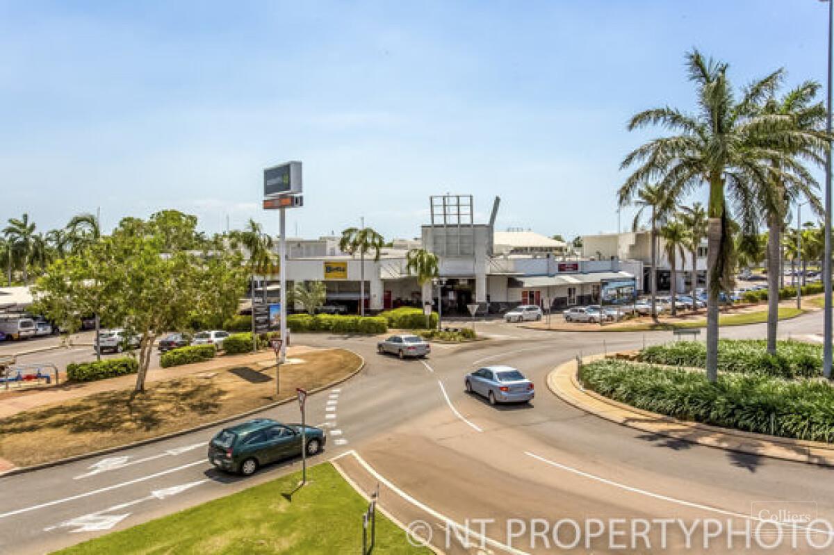 STUNNING CONTEMPORARY EXECUTIVE HOME - #20