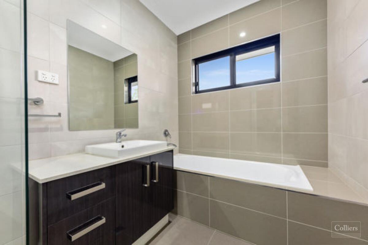 STUNNING CONTEMPORARY EXECUTIVE HOME - #10