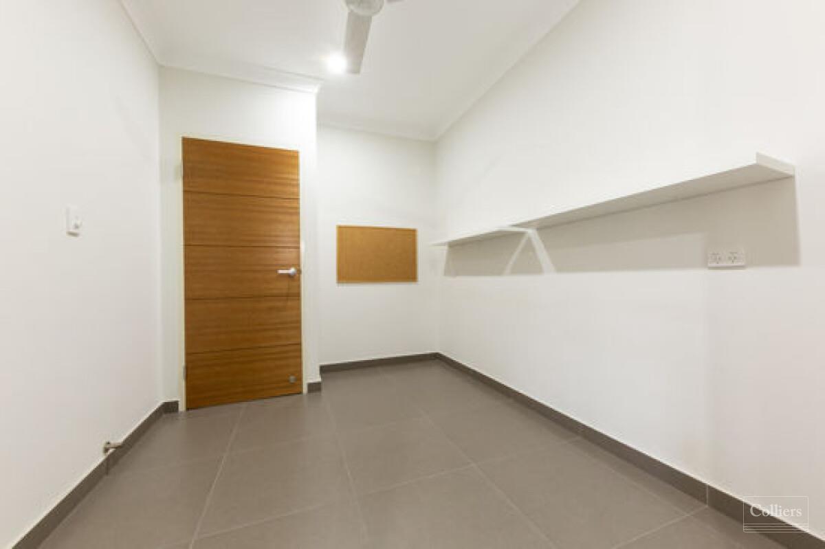 STUNNING CONTEMPORARY EXECUTIVE HOME - #15