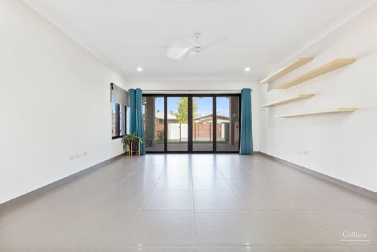 STUNNING CONTEMPORARY EXECUTIVE HOME - #6