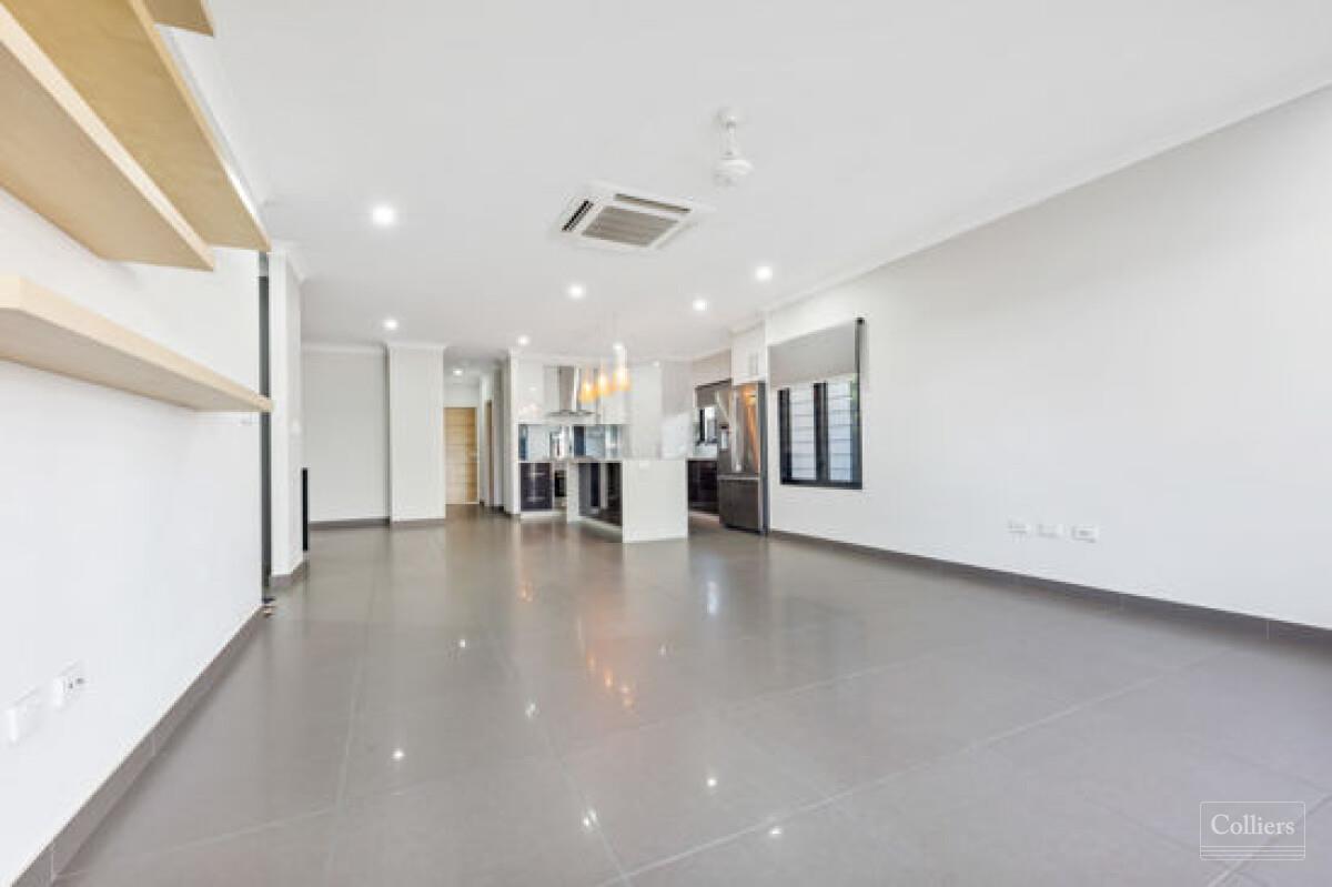 STUNNING CONTEMPORARY EXECUTIVE HOME - #5