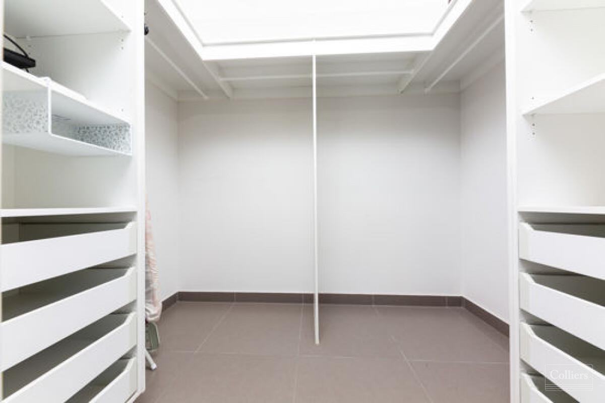 STUNNING CONTEMPORARY EXECUTIVE HOME - #14