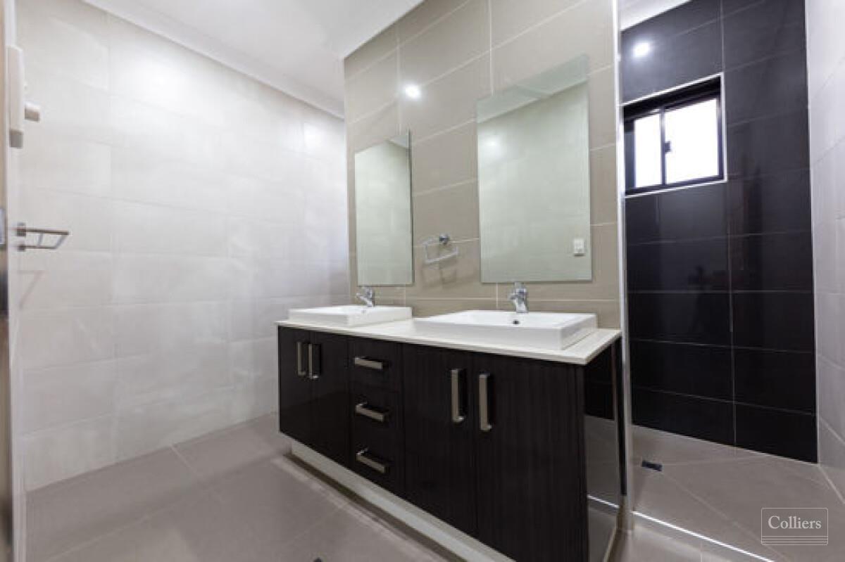 STUNNING CONTEMPORARY EXECUTIVE HOME - #13