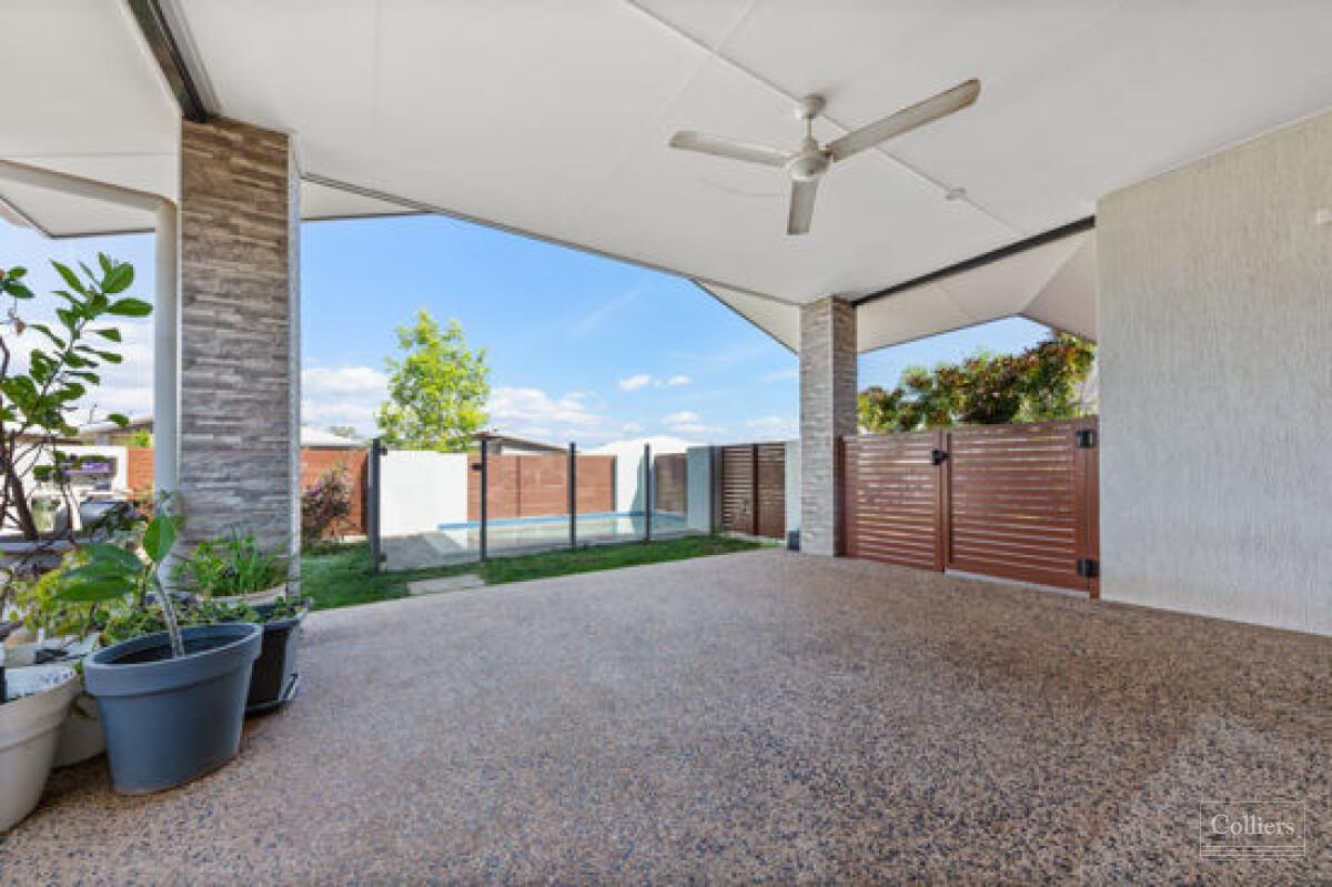 STUNNING CONTEMPORARY EXECUTIVE HOME - #7