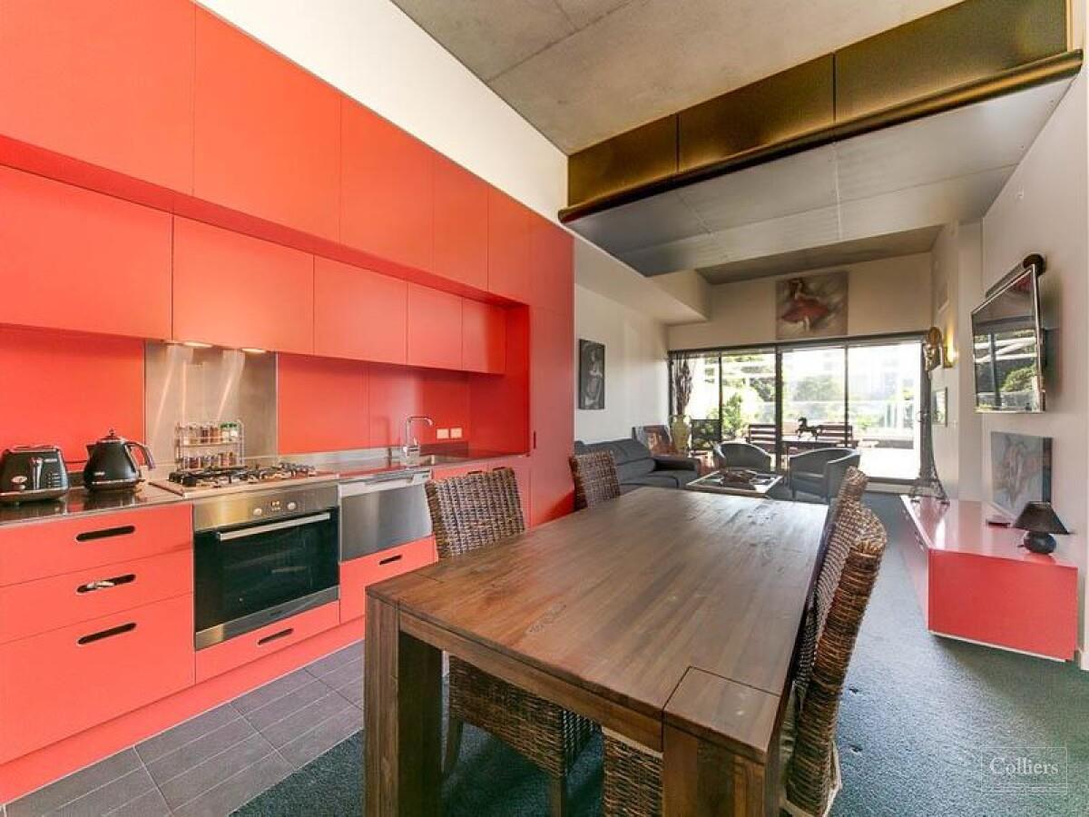 Exceptional sun deck UNDER OFFER! - #2