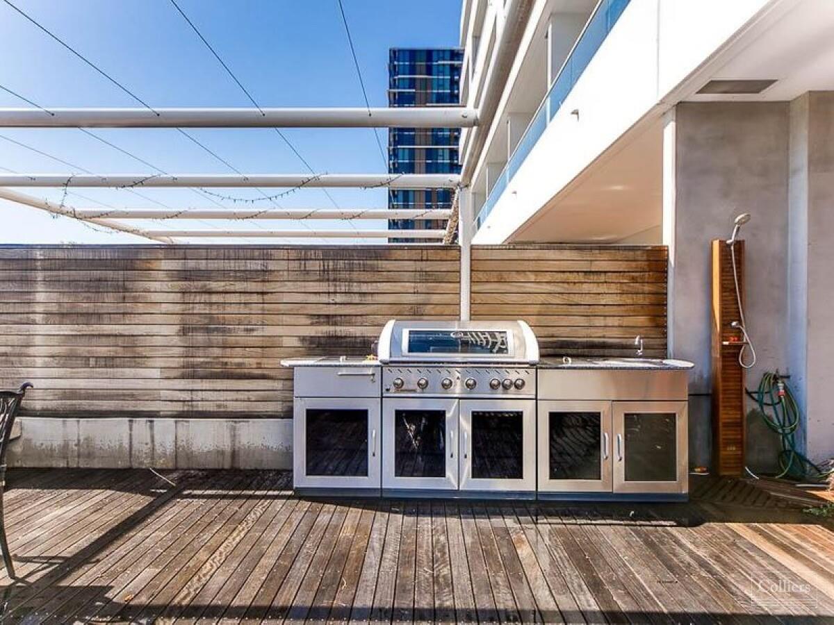 Exceptional sun deck UNDER OFFER! - #4