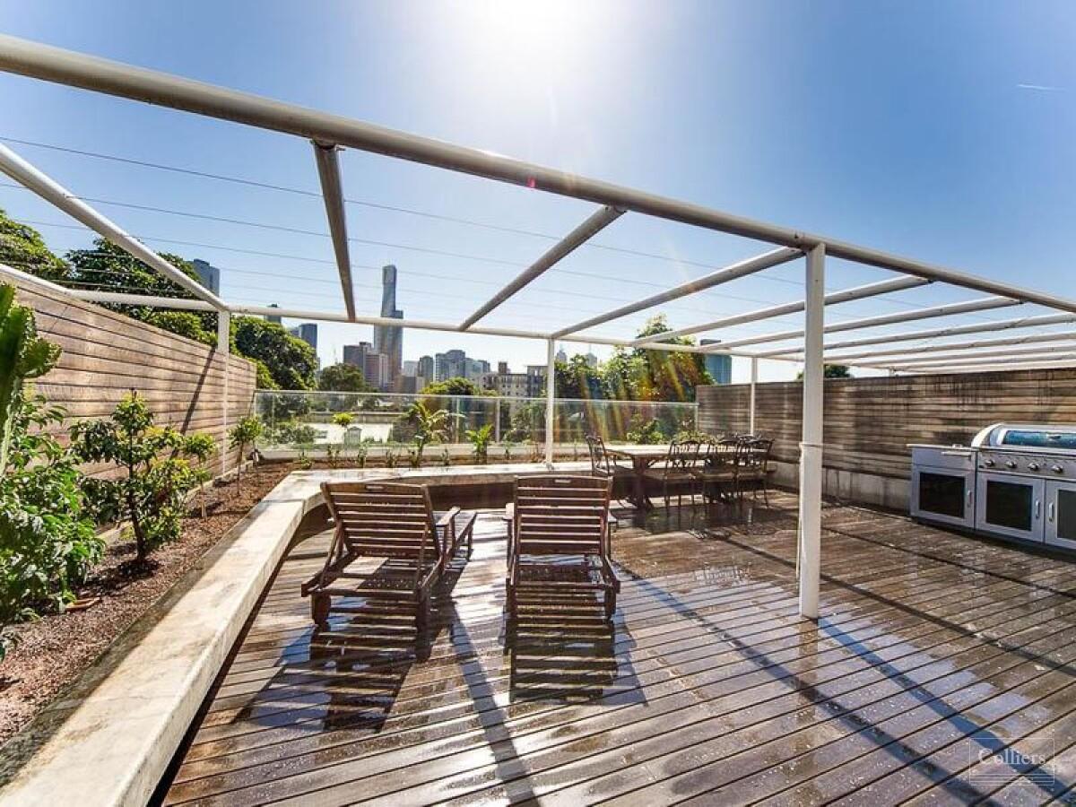 Exceptional sun deck UNDER OFFER! - #3