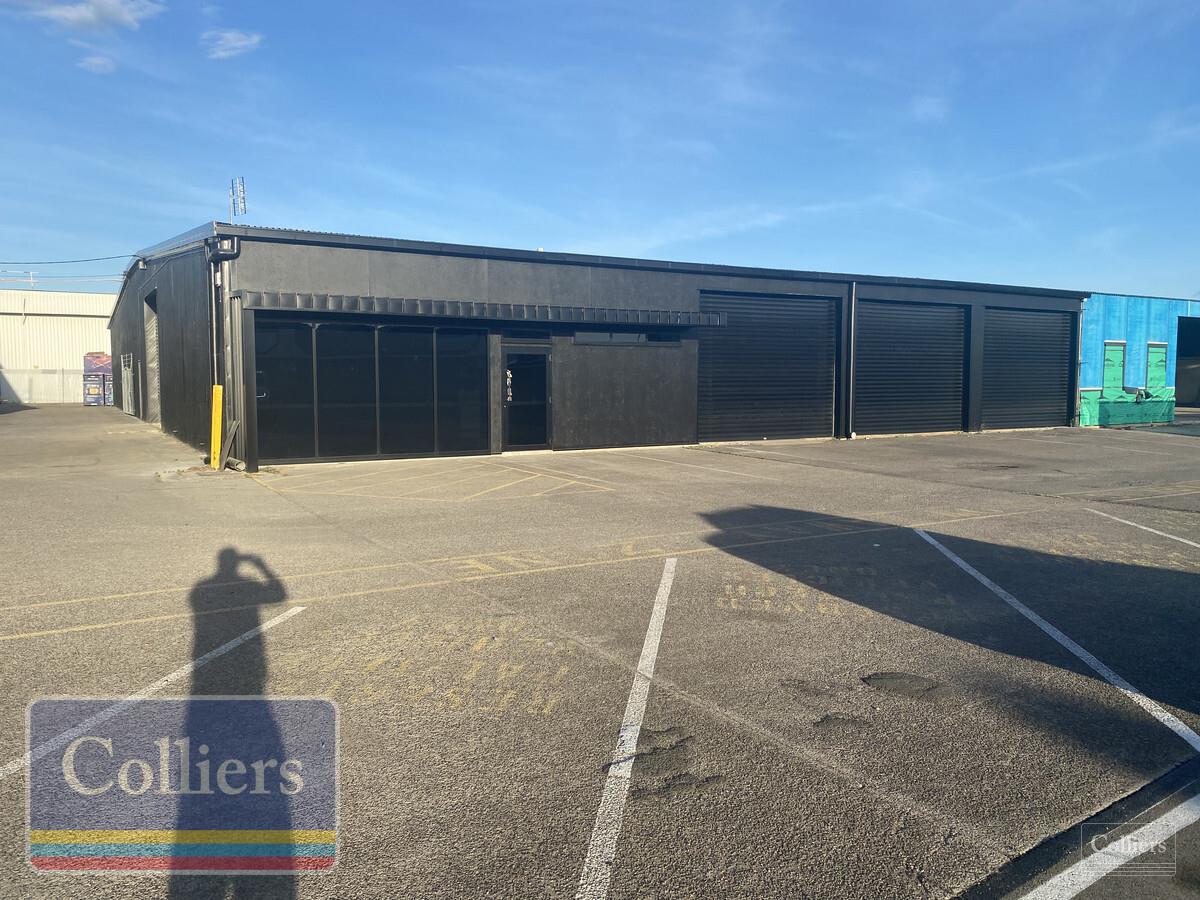 Refurbished industrial warehouse - a must to inspect - #3