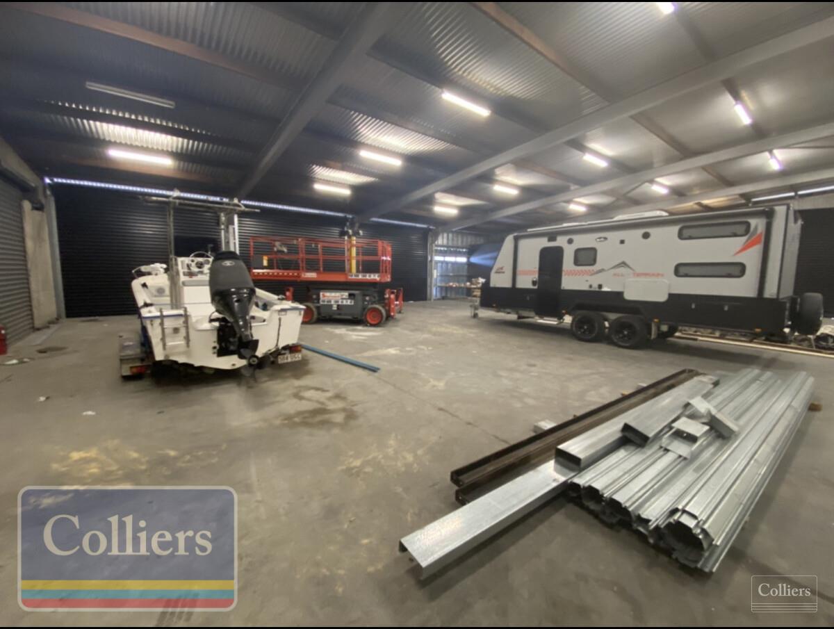 Refurbished industrial warehouse - a must to inspect - #11