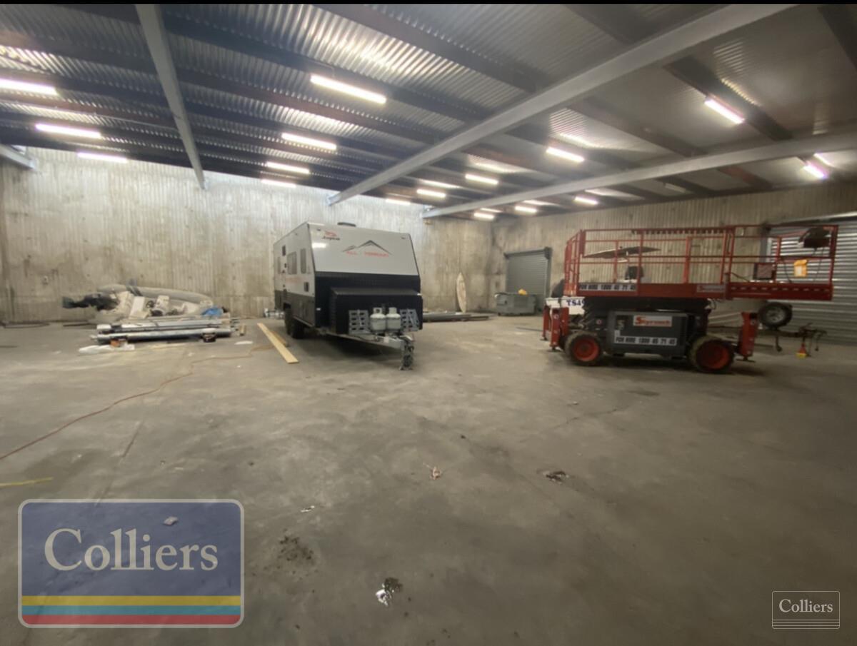 Refurbished industrial warehouse - a must to inspect - #9