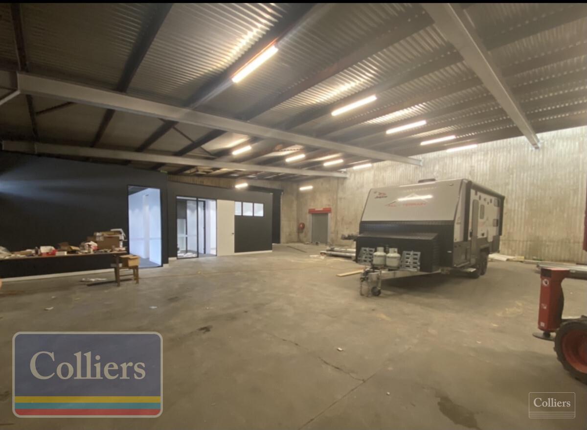 Refurbished industrial warehouse - a must to inspect - #10