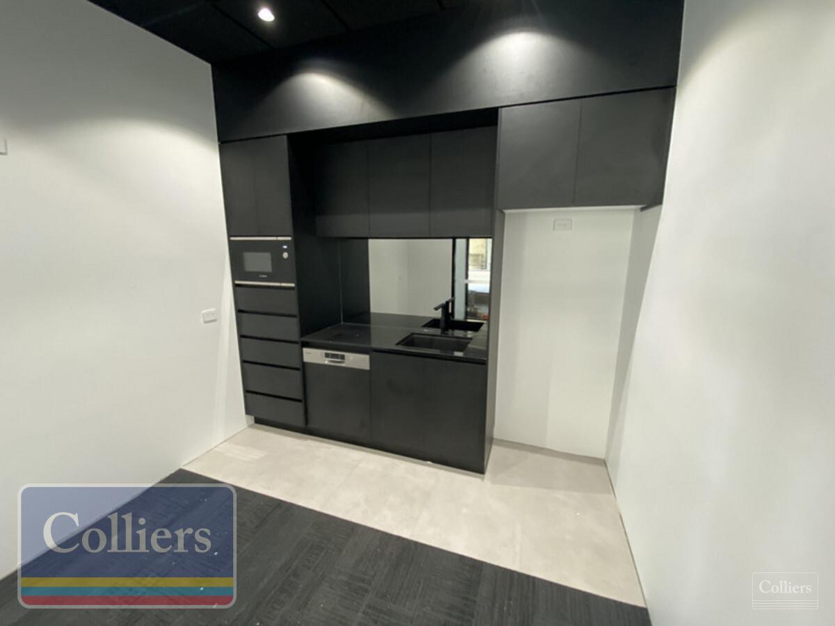 Refurbished industrial warehouse - a must to inspect - #8