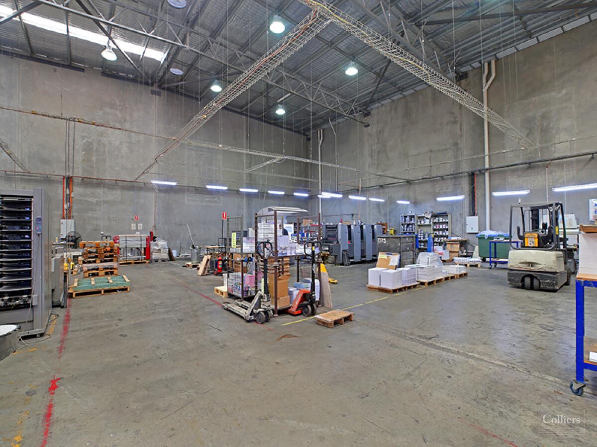 Outstanding Opportunity to Lease a Freehold Warehouse - #4