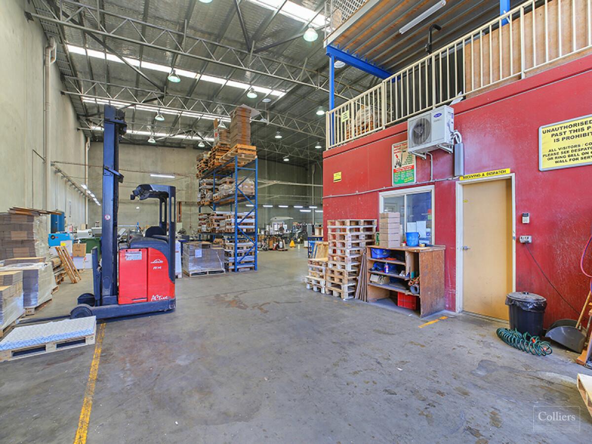 Outstanding Opportunity to Lease a Freehold Warehouse - #10