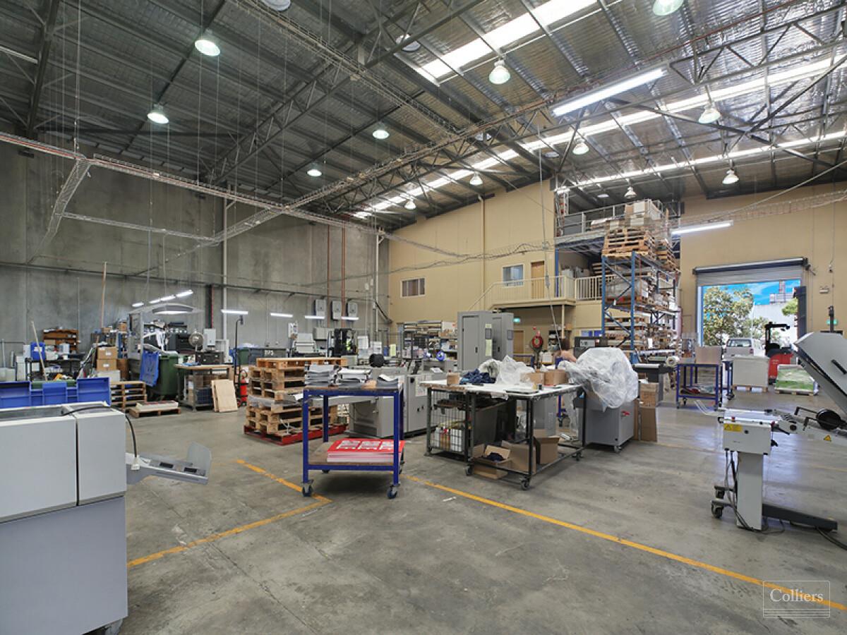 Outstanding Opportunity to Lease a Freehold Warehouse - #3