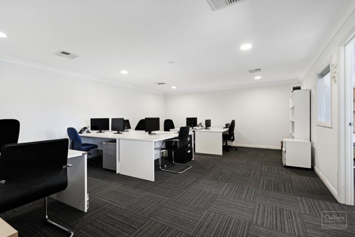 Brilliant freehold office and warehouse facility - #5
