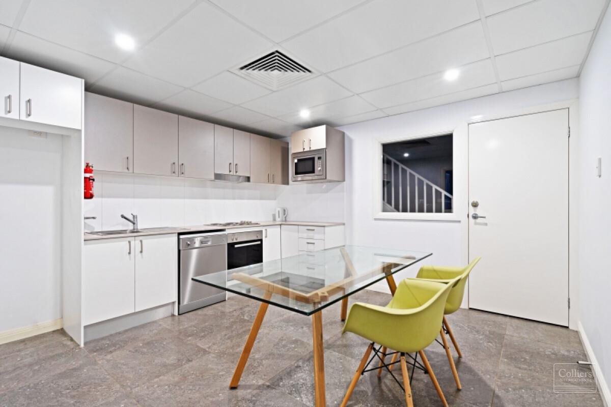 Brilliant freehold office and warehouse facility - #8