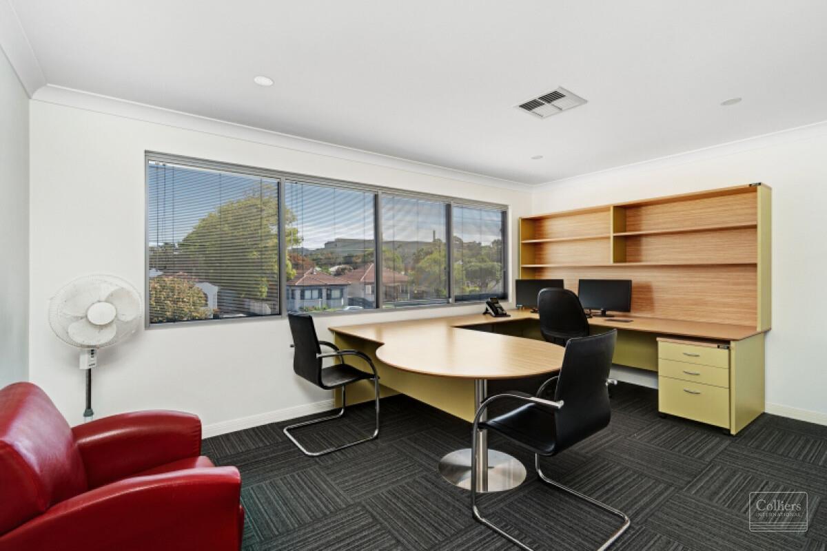 Brilliant freehold office and warehouse facility - #7