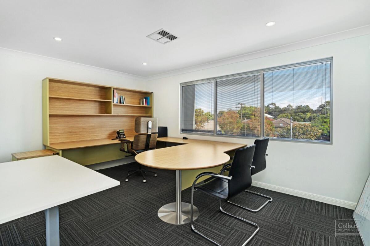 Brilliant freehold office and warehouse facility - #6