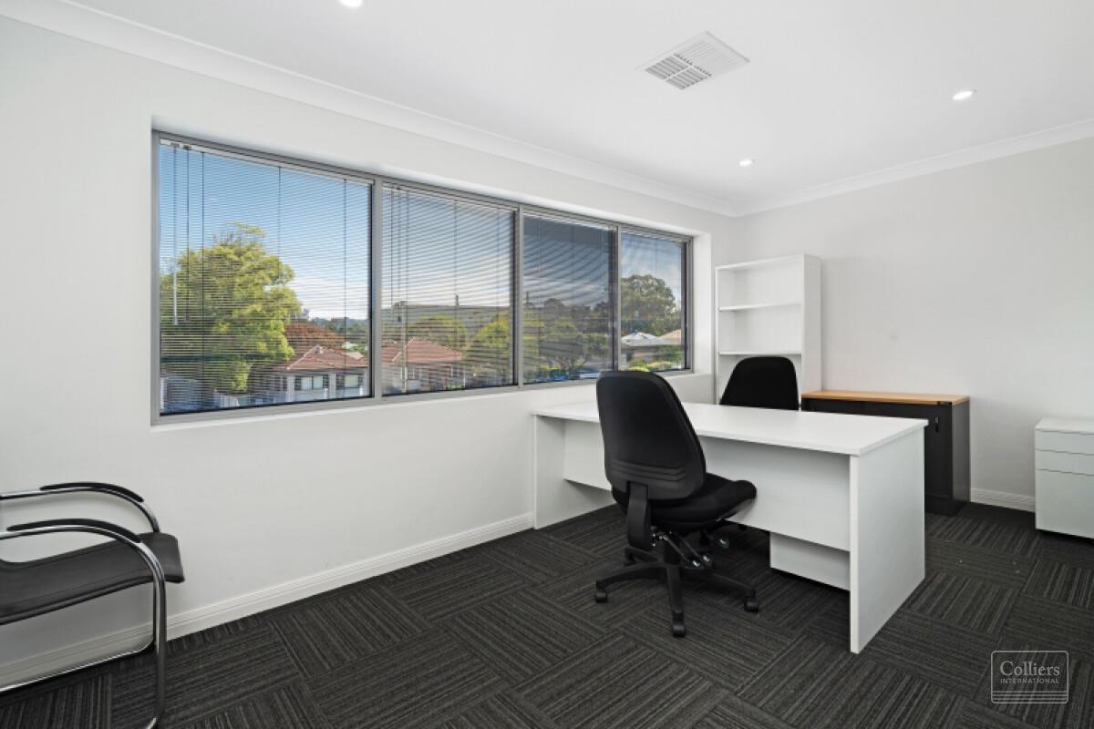 Brilliant freehold office and warehouse facility - #4